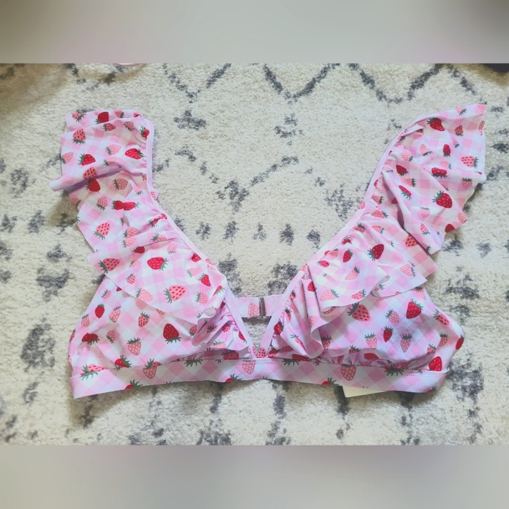Hot topic strawberry ruffle bikini top XL NWTs